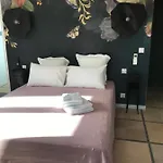 La Casa Sanills בית הארחה 3*